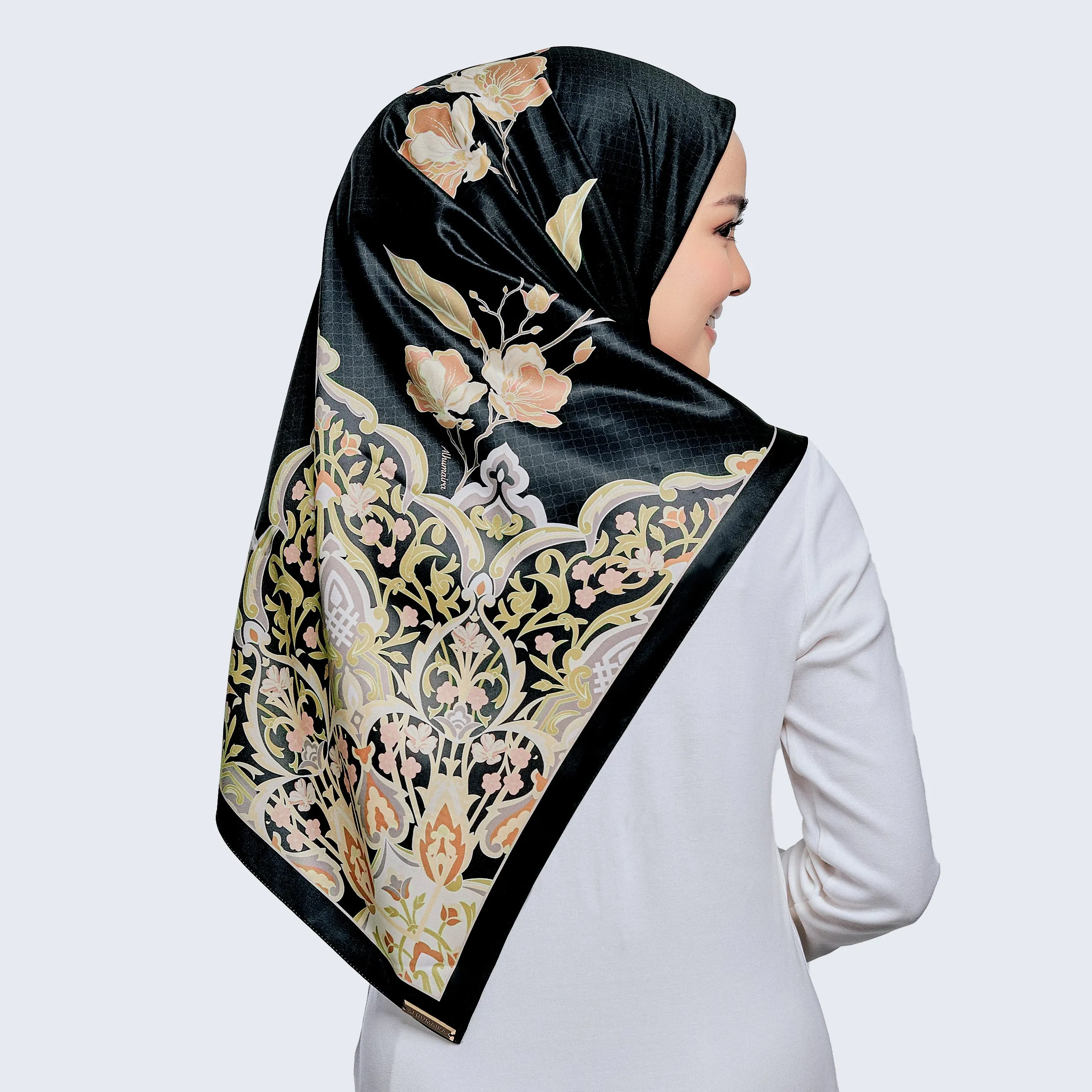 SAHRA Square in Blooming Black